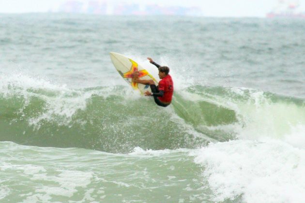 Giovani Pontes , Rip Curl Guarujaense 2015, Pitangueiras, Guarujá (SP). Foto: Silvia Winik.