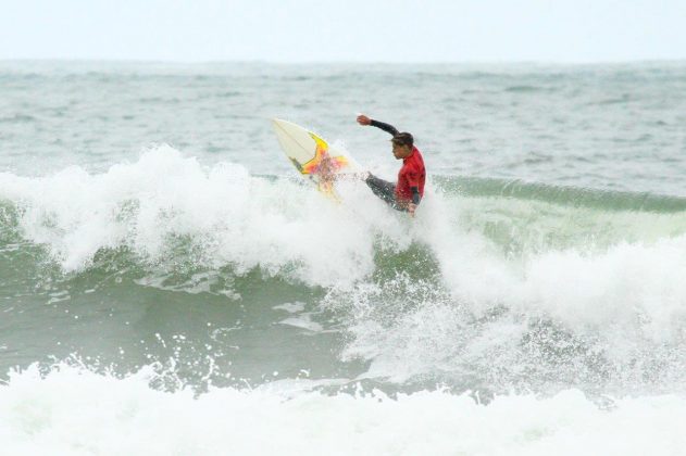 Giovani Pontes , Rip Curl Guarujaense 2015, Pitangueiras, Guarujá (SP). Foto: Silvia Winik.