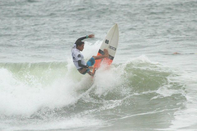 Guilherme Silva , Rip Curl Guarujaense 2015, Pitangueiras, Guarujá (SP). Foto: Silvia Winik.