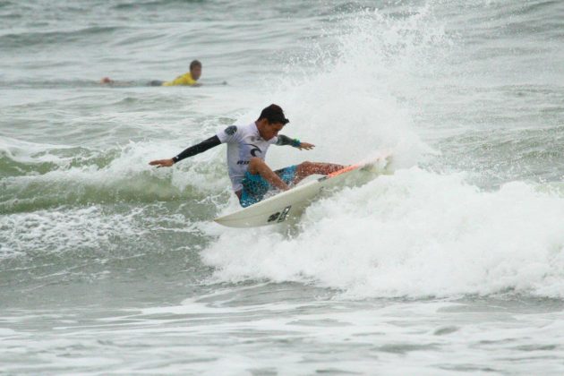 Guilherme Silva , Rip Curl Guarujaense 2015, Pitangueiras, Guarujá (SP). Foto: Silvia Winik.