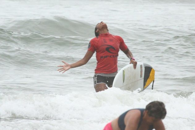 Julia Santos , Rip Curl Guarujaense 2015, Pitangueiras, Guarujá (SP). Foto: Silvia Winik.