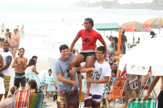 Julia Santos , Rip Curl Guarujaense 2015, Pitangueiras, Guarujá (SP). Foto: Silvia Winik.