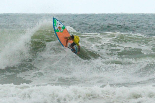 Leco Salazar , Rip Curl Guarujaense 2015, Pitangueiras, Guarujá (SP). Foto: Silvia Winik.