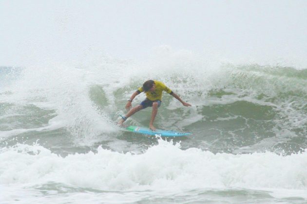 Luan Hanada , Rip Curl Guarujaense 2015, Pitangueiras, Guarujá (SP). Foto: Silvia Winik.