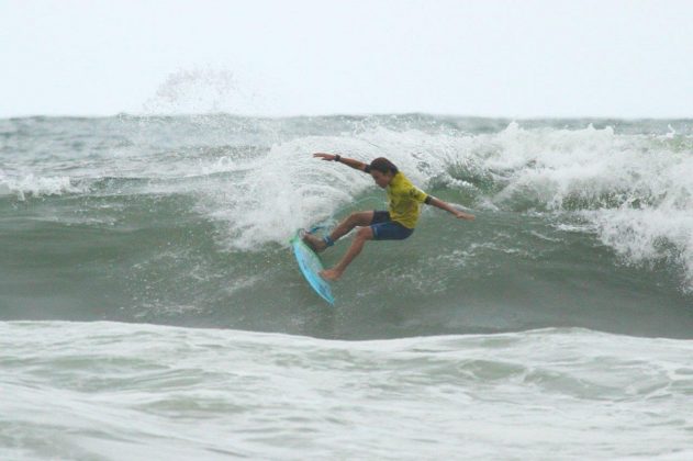 Luan Hanada , Rip Curl Guarujaense 2015, Pitangueiras, Guarujá (SP). Foto: Silvia Winik.