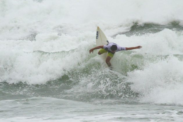 Mateus Mariano , Rip Curl Guarujaense 2015, Pitangueiras, Guarujá (SP). Foto: Silvia Winik.