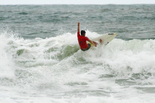 Mateus Mariano , Rip Curl Guarujaense 2015, Pitangueiras, Guarujá (SP). Foto: Silvia Winik.