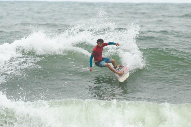 Wesley Moraes , Rip Curl Guarujaense 2015, Pitangueiras, Guarujá (SP). Foto: Silvia Winik.