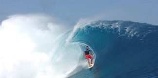 Malik inova em Teahupoo