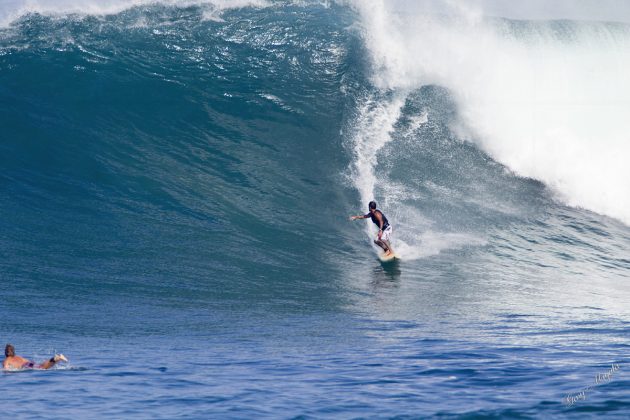 Felipe Cunha Waimea Bay, Hawaii. Foto: Gary Miyata.