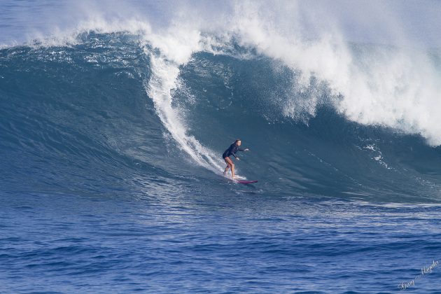 Mercedes Maidana, big rider argentina Waimea Bay, Hawaii. Foto: Gary Miyata.