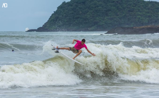 Circuito Itajaí Open de Surf 2016, praia da Atalaia. Foto:  Raoni Silva.