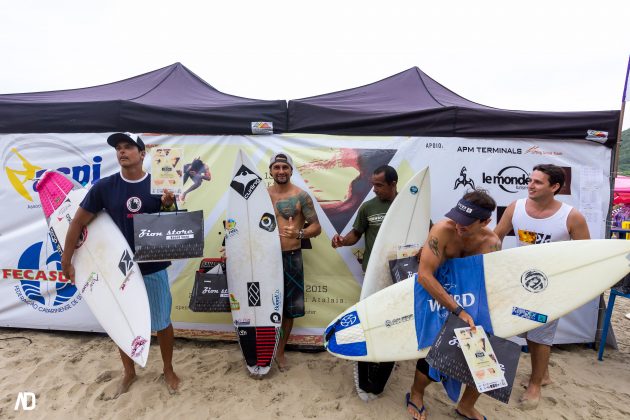 Circuito Itajaí Open de Surf 2016, praia da Atalaia. Foto:  Raoni Silva.