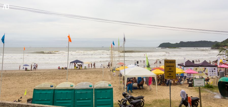 Circuito Itajaí Open de Surf 2016, praia da Atalaia. Foto:  Raoni Silva.