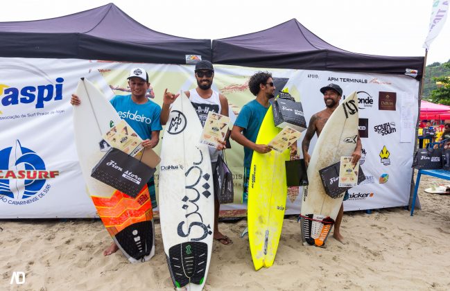 Circuito Itajaí Open de Surf 2016, praia da Atalaia. Foto:  Raoni Silva.