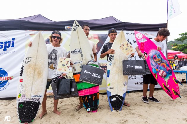 Circuito Itajaí Open de Surf 2016, praia da Atalaia. Foto:  Raoni Silva.