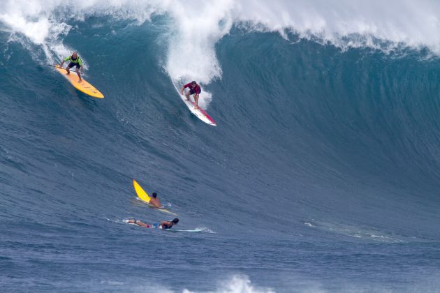 Silvio Mancusi, Swell El Niño, Waimea Bay. Foto: Gary Miyata.