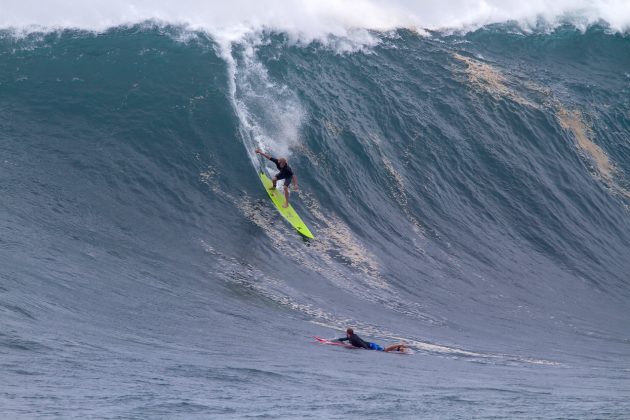 John John Florence, Swell El Niño, Waimea Bay. Foto: Gary Miyata.