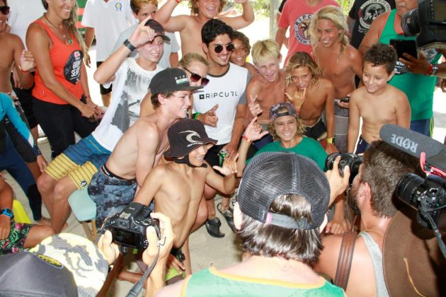 Medina faz a alegria da molecada, Rip Curl Grom Search 2016, Praia da Ferrugem, Garopaba (SC). Foto: Basílio Ruy.