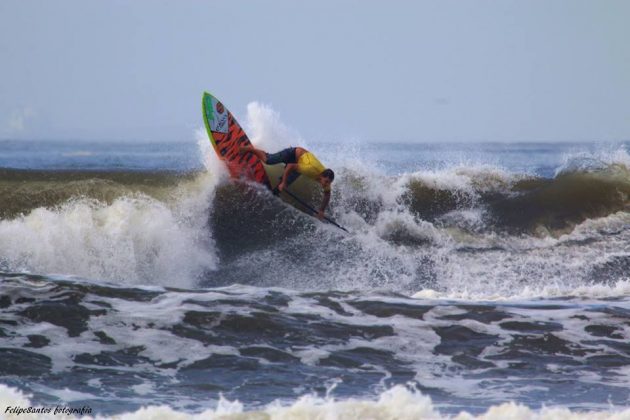 Leco Salazar campeão Stand up. Festival ASEEL de Surf e Bodyboarding, Itararé, São Vicente. Foto: Miguel Soares.