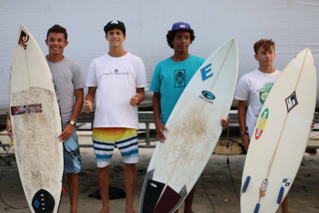 Pódio categoria júnior. Festival ASEEL de Surf e Bodyboarding, Itararé, São Vicente. Foto: Miguel Soares.