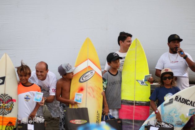 Pódio categoria petit. Festival ASEEL de Surf e Bodyboarding, Itararé, São Vicente. Foto: Miguel Soares.