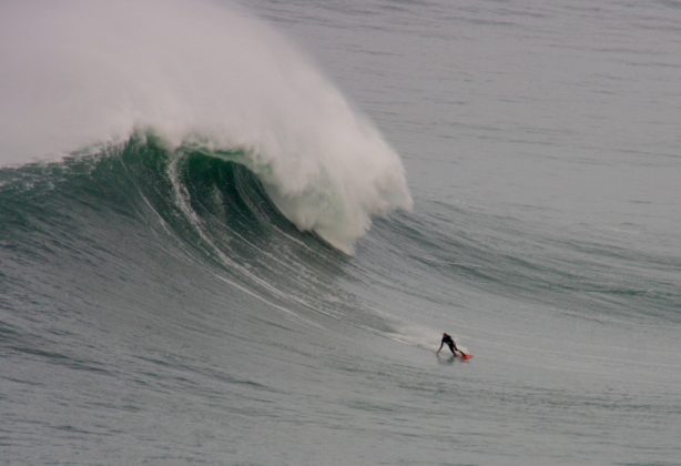 Thiago Jacare?. Canhão de Nazaré, Portugal. . Foto: Abel Precedes.