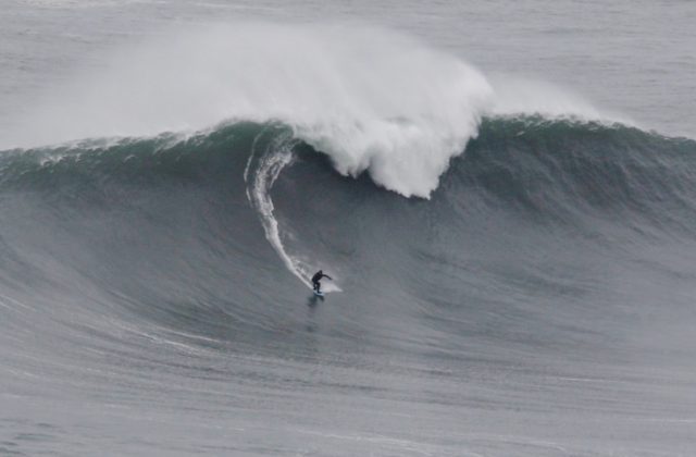 Fabiano Tissot. Canhão de Nazaré, Portugal. . Foto: Guilherme Delarue.