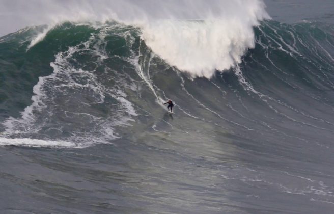 Nuno Santos. Canhão de Nazaré, Portugal. . Foto: Guilherme Delarue.