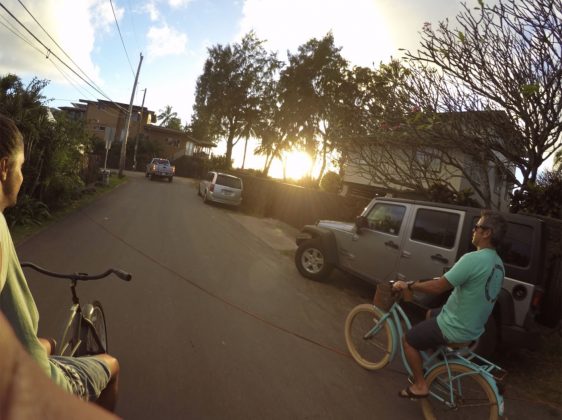 Bike ride com Diego Silva e Gouveia, Backyards, Havaí. Foto: Arquivo pessoal Fábio Gouveia.