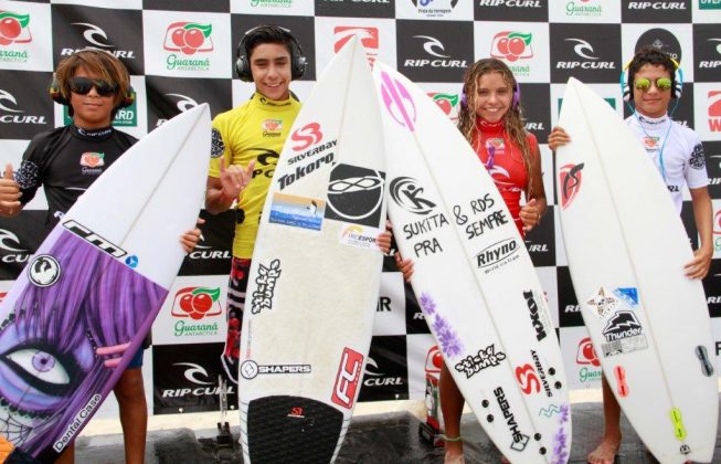 Campeões de cada categoria, Rip Curl Grom Search 2016, Praia de Itaúna, Saquarema (RJ). Foto: Basílio Ruy.