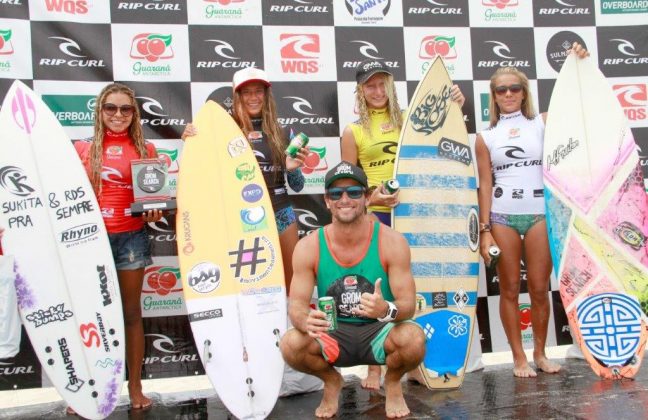 Pódio Feminino, Rip Curl Grom Search 2016, Praia de Itaúna, Saquarema (RJ). Foto: Basílio Ruy.