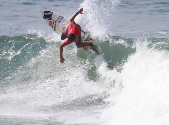 Leonardo Barcelos, Rip Curl Grom Search 206, praia de Maresias, São Sebastião (SP). Foto: Gerson Kaestner.