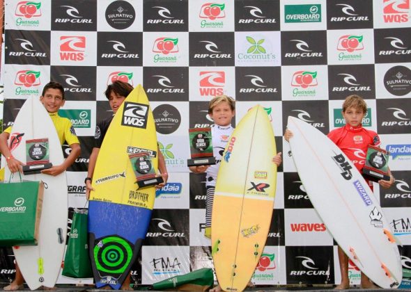 Finalistas da Grommet, Rip Curl Grom Search 2016, praia de Maresias, São Sebastião (SP). Foto: Gerson Kaestner.