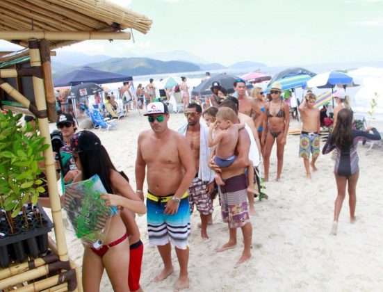 Mudas nativas e pipas, Rip Curl Grom Search 2016, praia de Maresias, São Sebastião (SP). Foto: Gerson Kaestner.