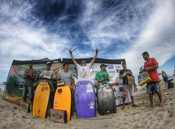 Pódio Pro. Foto: Dojule. Morcego Open de Bodyboard, Praia Brava de Itajaí (SC). Foto: Miguel Soares.