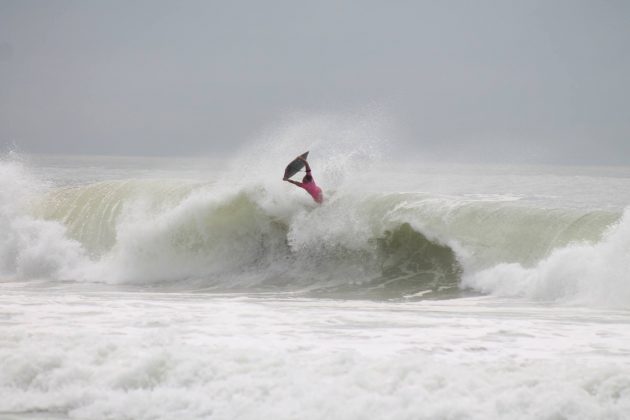 Daniel Gustavo. Foto: Maicon Abreu. Morcego Open de Bodyboard, Praia Brava de Itajaí (SC). Foto: Miguel Soares.