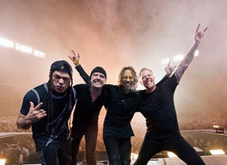 Metallica homenageia vítimas de atentado na França