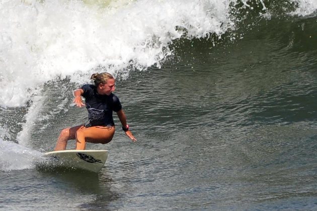 Louisie Frumento, Circuito Santos Surf 2016, Quebra-Mar. Foto: Ivan Storti /  FMA Notícias.