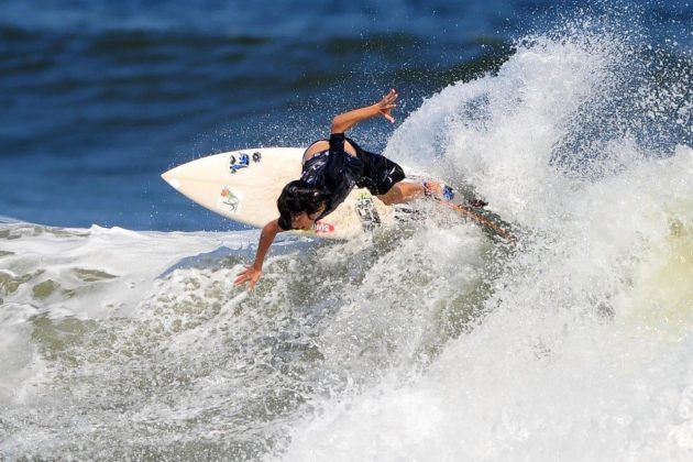 Vinicius Parra, Circuito Santos Surf 2016, Quebra-Mar. Foto: Ivan Storti /  FMA Notícias.