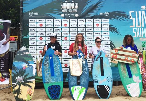 Finalistas da Feminino, Mundial de Skimboard 2016, Sununga, Ubatuba (SP). Foto: Divulgação.