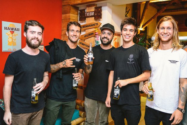 Arthur Zand, Bruno Simão, Fabio Luiz, Mateus Yuzo e Mikael Marmo, Lagoa Surfe Arte 2016, Florianópolis (SC). Foto: Kleber Lima.