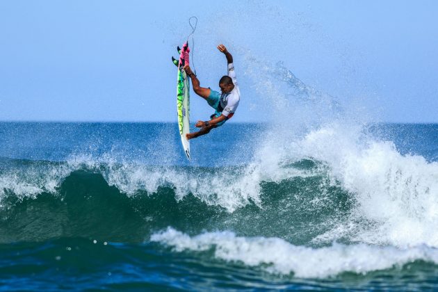 Victor Bernardo, Volcom Totally Crustaceous Tour 2016, Maresias (SP). Foto: Henrique Pinguim.