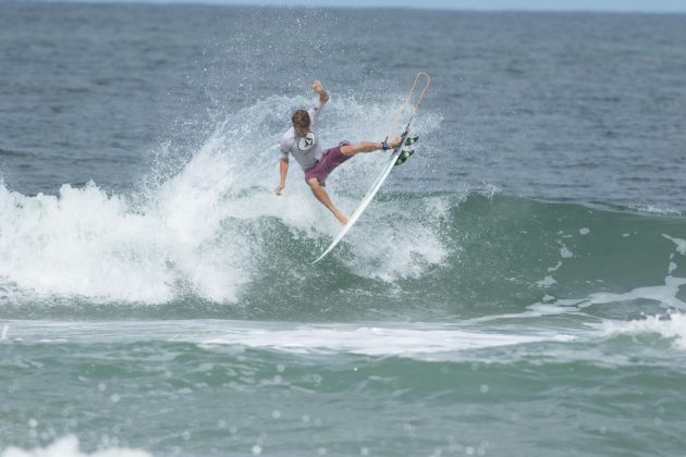 Vitor Mendes, Volcom Totally Crustaceous Tour 2016, Maresias (SP). Foto: Henrique Pinguim.