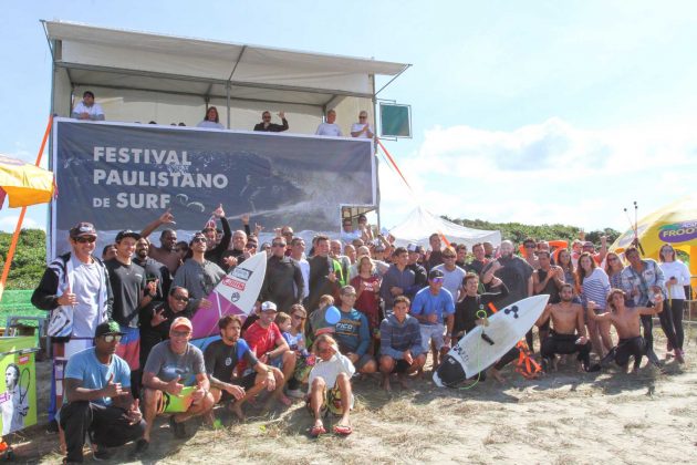 Palanque Festival Paulistano de Surf, Riviera de São Lourenço, Bertioga (SP). Foto: Nancy Geringer.