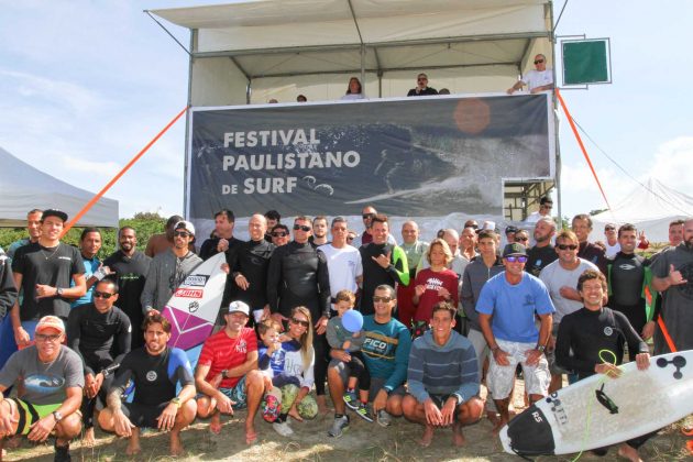 Palanque Festival Paulistano de Surf, Riviera de São Lourenço, Bertioga (SP). Foto: Nancy Geringer.