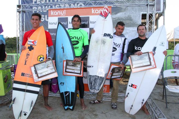 Pódio Open Festival Paulistano de Surf, Riviera de São Lourenço, Bertioga (SP). Foto: Nancy Geringer.