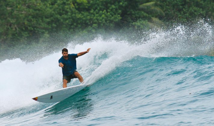 Adrian, cutback em  Beng Beng. – Foto - Blackpearl Photography Kandui Villas. Foto: Arquivo pessoal.