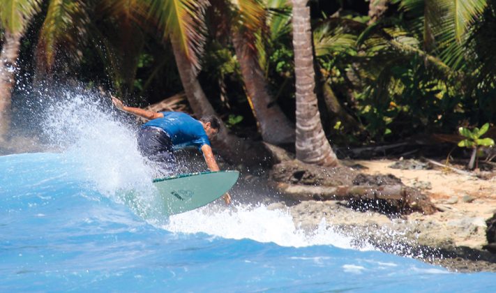 Adrian, backside em Burger World. – Foto - Blackpearl Photography Kandui Villas. Foto: Arquivo pessoal.