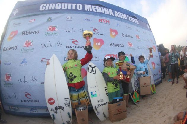 Pódio Masculino sub10 Circuito Medina ASM 2016, Maresias, São Sebastião. Foto: Sebastian Rojas.